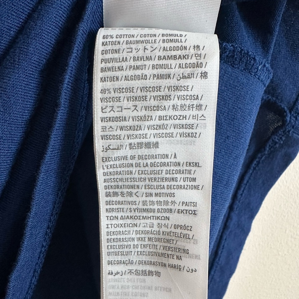 A&F V-neck Tee - Picture 4 of 5